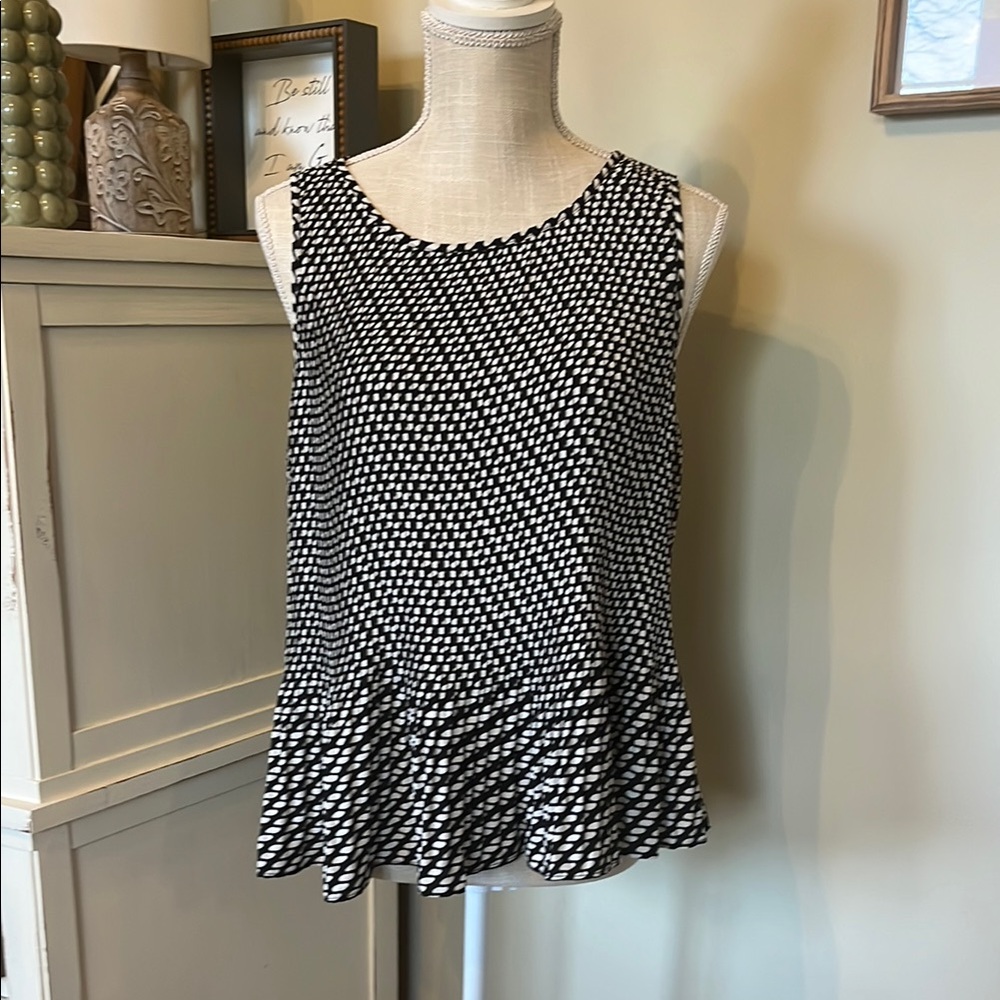 Black and White Sleeveless Women's Top
